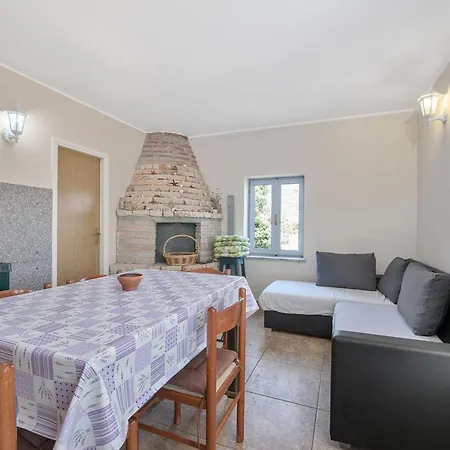 بيت للعطل House Mirta Pašman