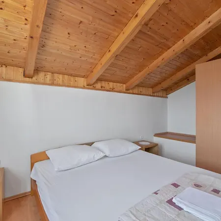 House Mirta Feriehus Pašman